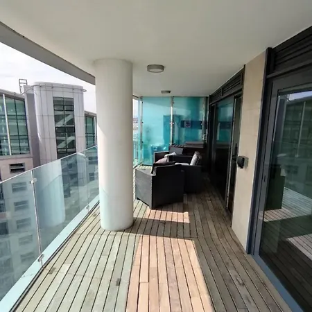 Seaside Serenity Oasis - High Floor - Stunning Views Apartment *