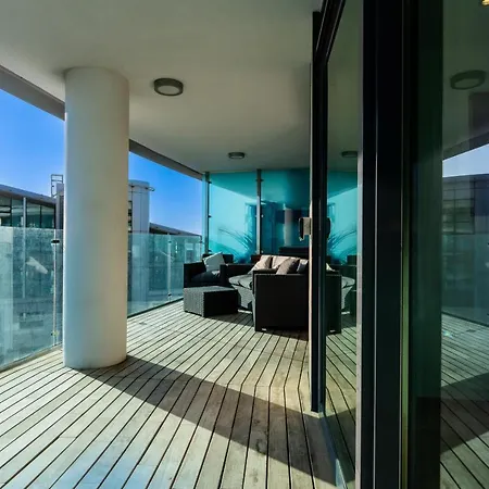 Seaside Serenity Oasis - High Floor - Stunning Views Apartment *