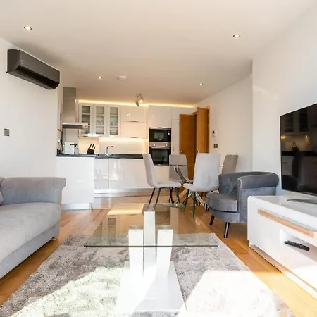 Seaside Serenity Oasis - High Floor - Stunning Views Apartment *
